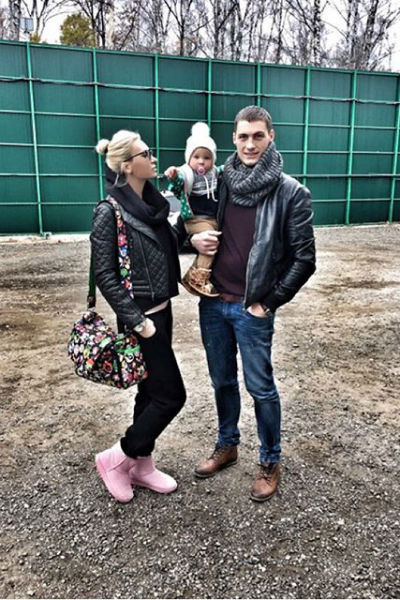 Элина Камирен и Александр Задойнов с дочкой Сашенькой Элина Камирен и Александр Задойнов с дочкой Сашенькой