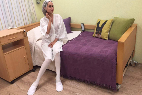Анна Калашникова перед проходом в операционную Анна Калашникова перед проходом в операционную
