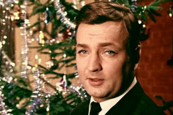 Михаил Державин в роли ведущего передачи «Кабачок 13 стульев» Михаил Державин в роли ведущего передачи «Кабачок 13 стульев»