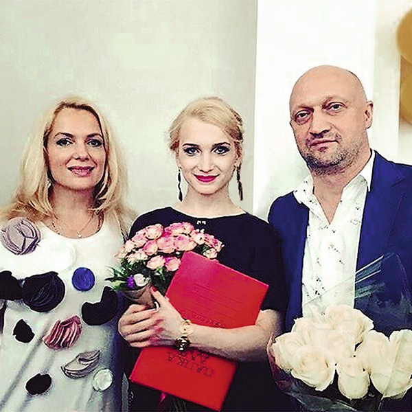 Полина пошла по стопам родителей и выбрала актерскую профессию Полина пошла по стопам родителей и выбрала актерскую профессию