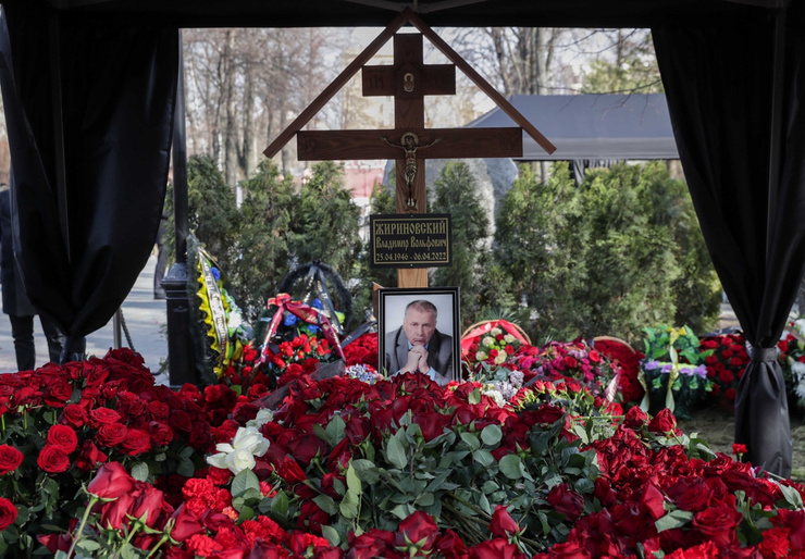 Владимира Жириновского похоронили на Новодевичьем кладбище Владимира Жириновского похоронили на Новодевичьем кладбище