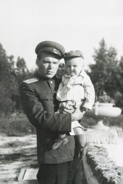 Юрий Александрович вырос в семье военных