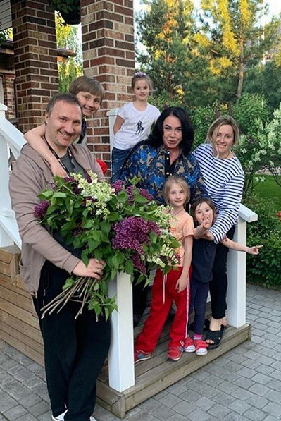 Сын певицы Данила создал крепкую семью Сын певицы Данила создал крепкую семью