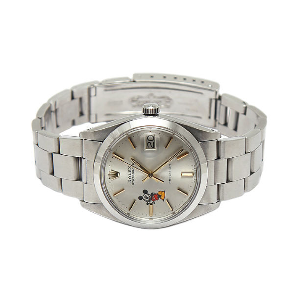 У юной модницы уже есть часы ROLEX У юной модницы уже есть часы ROLEX