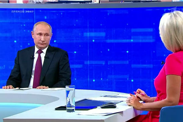 Президент тщательно следит за всем, что происходит в стране Президент тщательно следит за всем, что происходит в стране