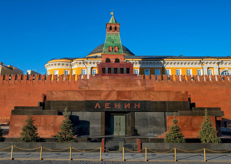 Тело Ленина хранится в мавзолее с 1924 года.