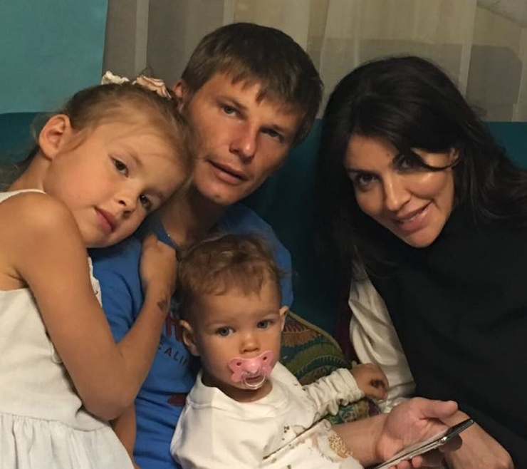 Алиса не смогла простить многочисленные измены футболиста Алиса не смогла простить многочисленные измены футболиста