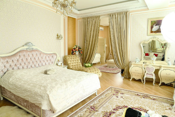 Спальня - любимое место Волочковой. Площадь комнаты с будуаром - 100 кв.метров