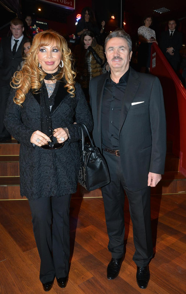Артистка счастлива в браке с Виктором Захаровым более 20 лет.