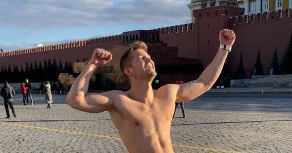 Разгуливающего в трусах Романа Гриценко задержала полиция у мавзолея