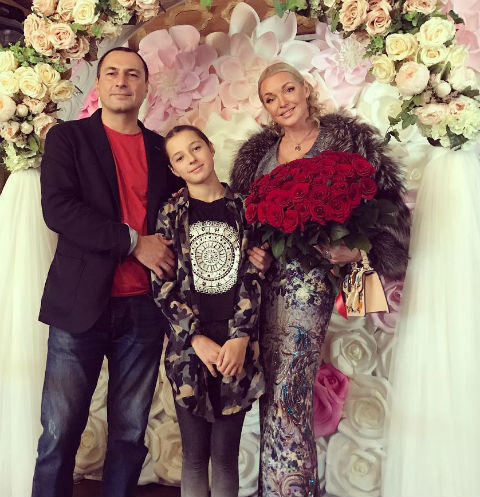 Анастасия Волочкова и Игорь Вдовин с дочерью