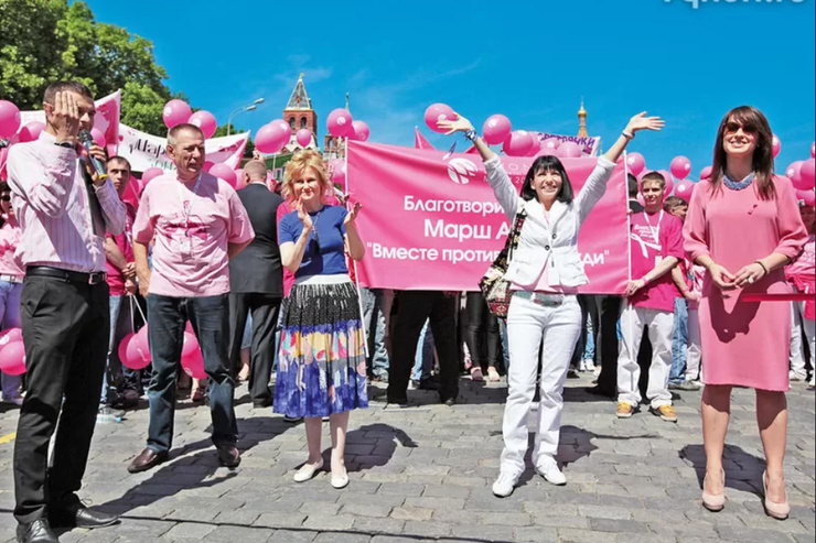 Донцова уверена, что марш из сотен людей, победивших рак, воздействует на психику больных лучше 10 сеансов психолога