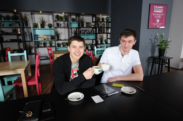 В StarHit cafe можно весело провести время за настольными играми и чтением книг