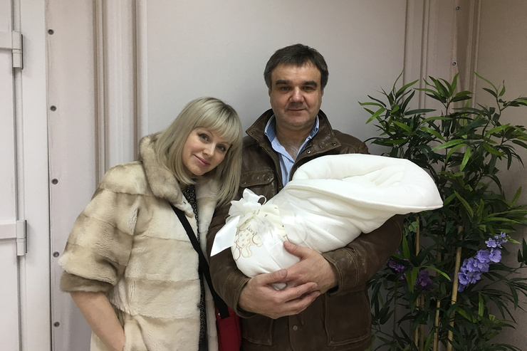 The star did not immediately say that she lost a child before Zhenya was born