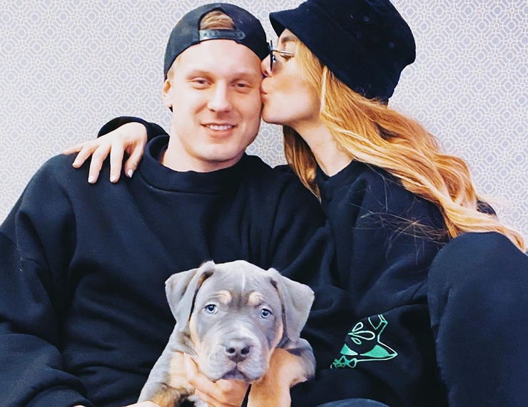 Янис Тимма и Анна Седокова недавно завели собаку Янис Тимма и Анна Седокова недавно завели собаку