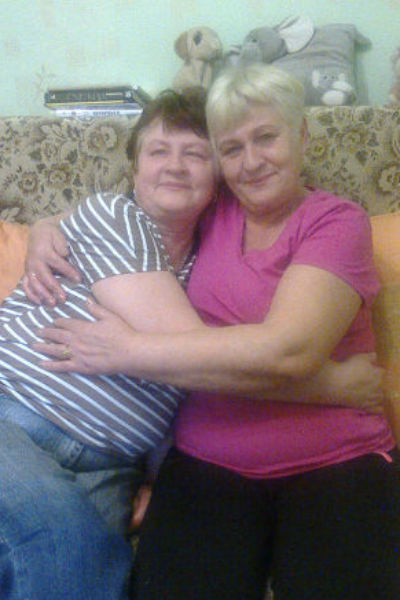 Нина Ершова( на фото слева) в 60 лет узнала, что у нее есть сестра-близнец Елена( на фото справа)