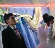 «Не сдержался, и моя рука полетела»: жених из Узбекистана объяснил избиение невесты на свадьбе