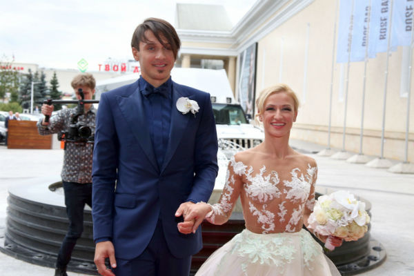 Анна Хилькевич и Рита Дакота поздравили Влада Соколовского с открытием ресторана