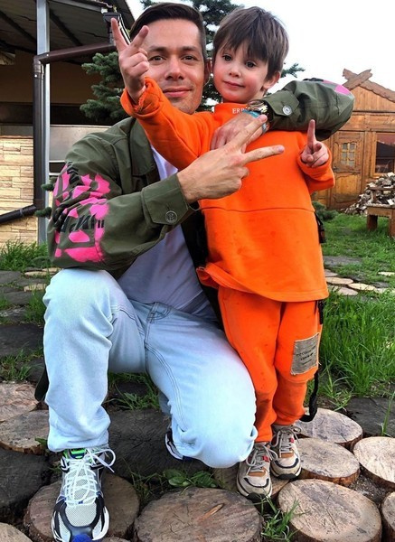 Артист общается с сыном, несмотря на расставание с женой