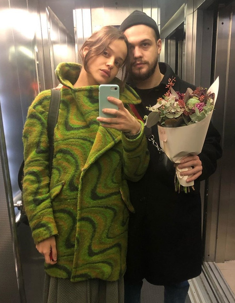 Пара познакомилась на улице Пара познакомилась на улице