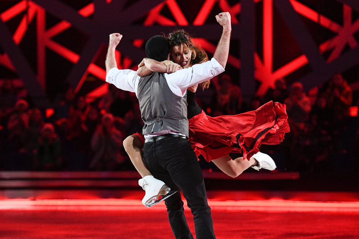 Дуэт Регины Тодоренко и Романа Костомарова вернул себе максимальные баллы, идеально станцевав танго на льду! 