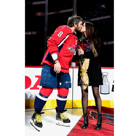 Анастасия Шубская поздравляет мужа с 1000-й игрой в НХЛ