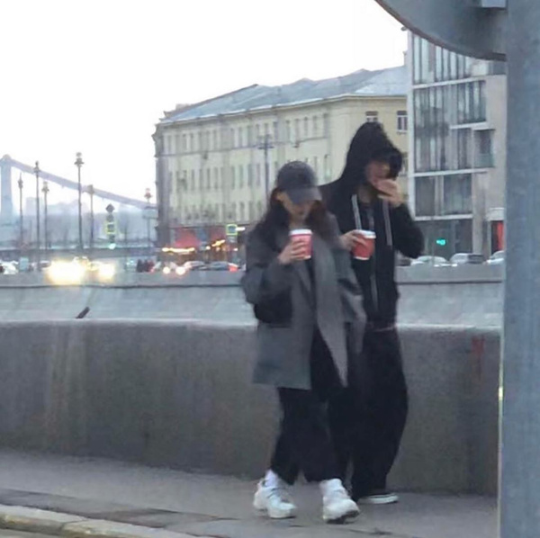 По слухам, влюбленные вместе два года По слухам, влюбленные вместе два года