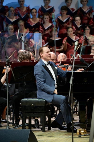 Максим Дунаевский на своем юбилейном концерте