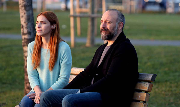 В сериале «Вавилон» герою Эргенча также приходится делать выбор между женой и любовницей В сериале «Вавилон» герою Эргенча также приходится делать выбор между женой и любовницей