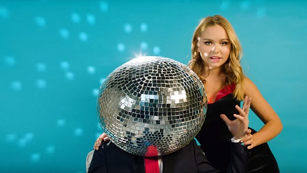 В прошлом году Стефания Маликова представила клип на песню «Hey, DJ!»