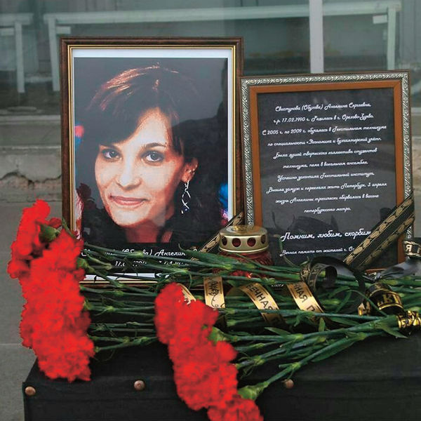 В родном Орехово-Зуеве организовали стенд памяти погибшей девушки В родном Орехово-Зуеве организовали стенд памяти погибшей девушки
