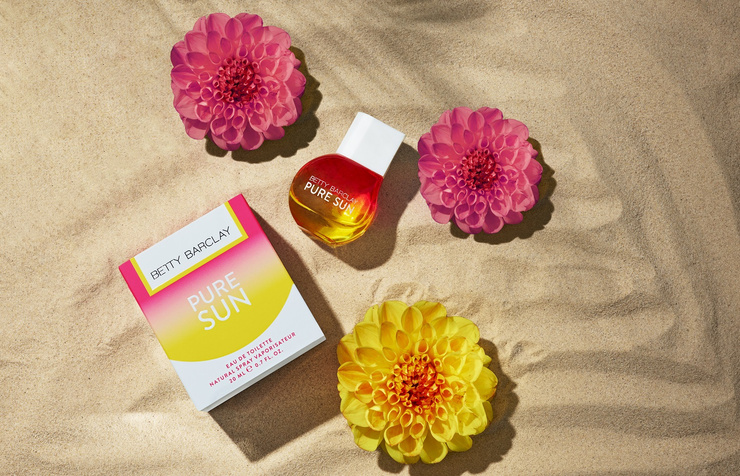 Девушкам, предпочитающим аромат Pure Sun, нравится запах солнцезащитного крема на коже и ощущение песка под босыми ногами.