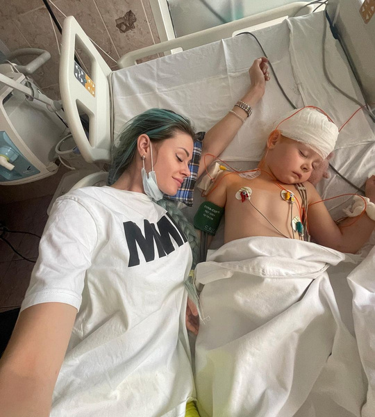 Елена Сажина с дочерью Миланой Елена Сажина с дочерью Миланой