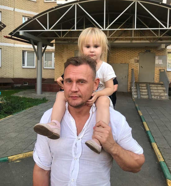 Степан Меньщиков помогает детям от бывшей жены Степан Меньщиков помогает детям от бывшей жены