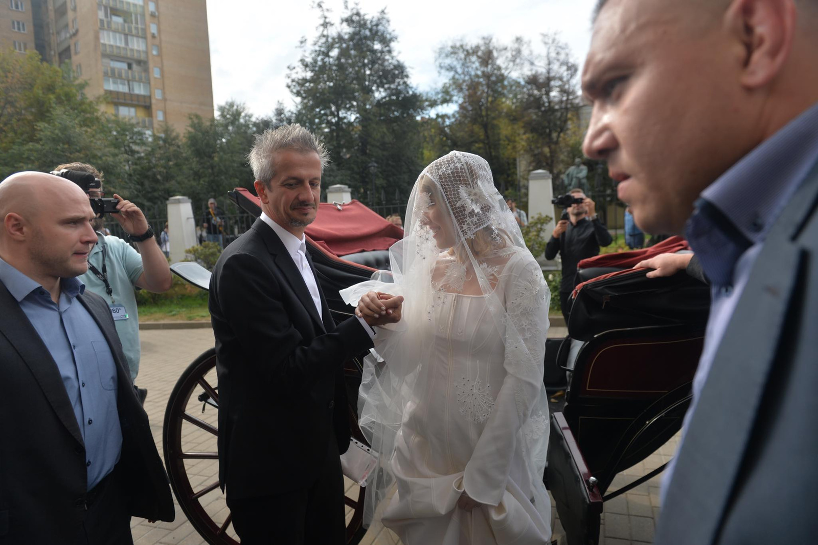 Ксения Собчак обвенчалась с Константином Богомоловым