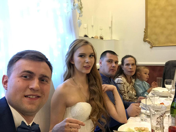 На свадьбу были приглашены только самые близкие На свадьбу были приглашены только самые близкие
