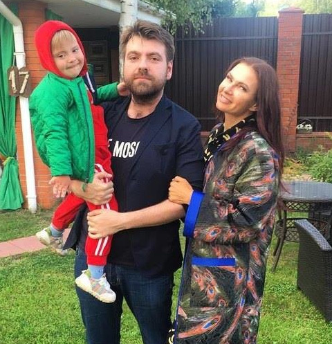 Эвелина Бледанс с Александром Семиным и сыном Семеном