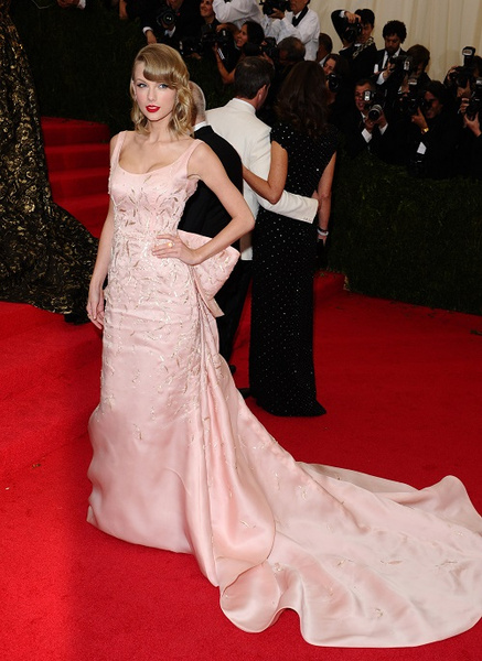 Тейлор Свифт в Oscar de la Renta