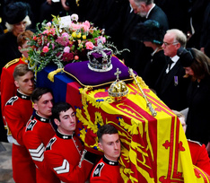Скорбят по хозяйке. Фото корги Елизаветы II на похоронах