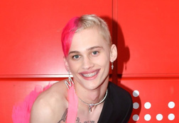 Лифчик Собчак, каблуки Милохина и золотое платье Бузовой: неудачные наряды звезд на МУЗ-ТВ-2021 