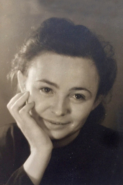 Первой супругой актера стала Людмила Нюхалова