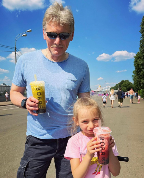 Дмитрий Песков с младшей дочкой Надей Дмитрий Песков с младшей дочкой Надей