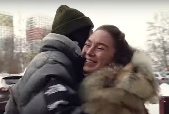Светлана получила от Насти подушку для беремнных