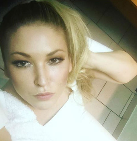 Ирина Дубцова и ее команда потеряли деньги на концерте в Крыму Ирина Дубцова и ее команда потеряли деньги на концерте в Крыму