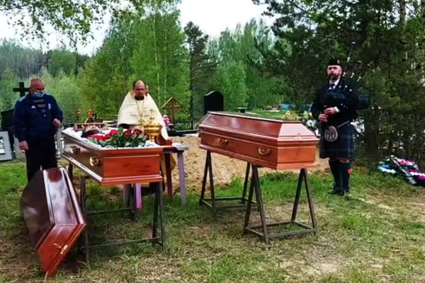 Купера похоронили на кладбище «Красная горка». Купера похоронили на кладбище «Красная горка».