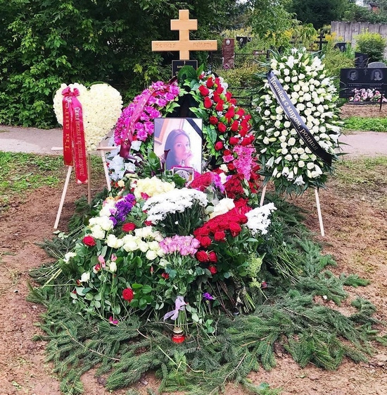 Могила Стеллы Барановской на Машкинском кладбище