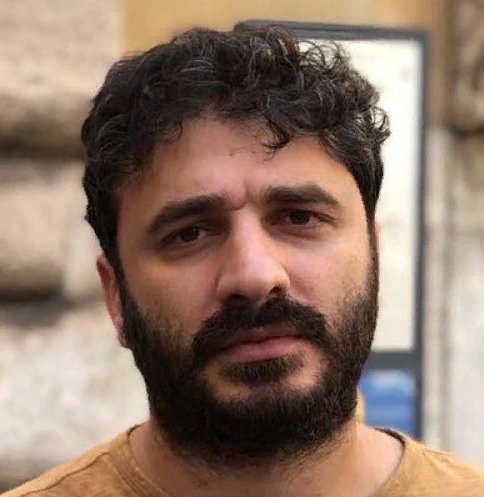 Пока Сарик ничего не говорит о разводе, зато в его микроблоге появляются грустные стихотворения Пока Сарик ничего не говорит о разводе, зато в его микроблоге появляются грустные стихотворения