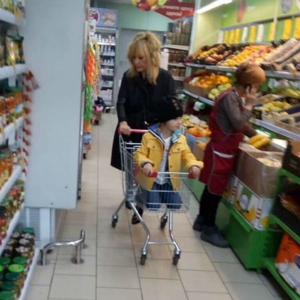 Алла Пугачева во время шопинга Алла Пугачева во время шопинга