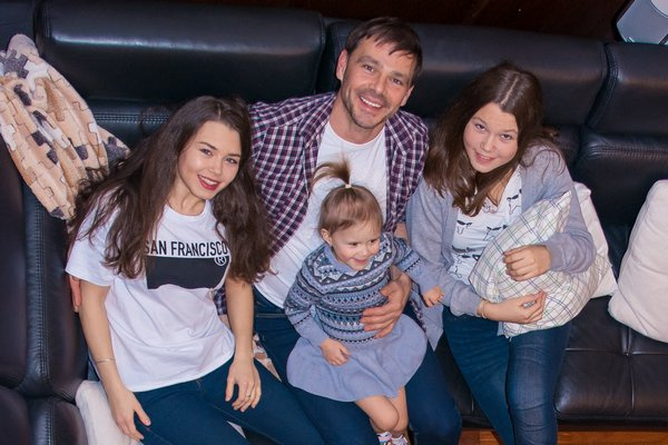 Сергей Губанов с дочерьми – Кариной, Катей и Ангелиной