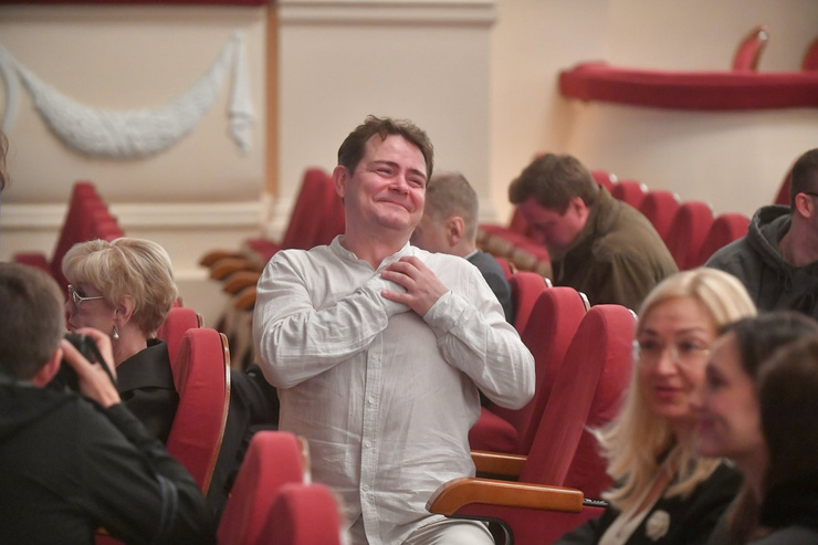 Александр Матросов сыграет в первой премьере 73-го сезона театра – комедии «Багровый остров»